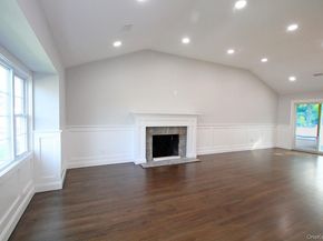 16 Eleanor Road, Plainview NY 11803
