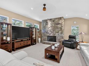 18 Roundtree Drive, Melville NY 11747