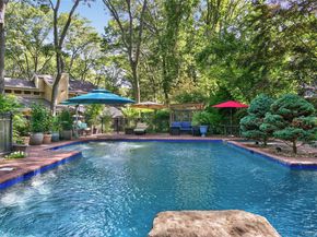 18 Roundtree Drive, Melville NY 11747