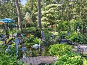 18 Roundtree Drive, Melville NY 11747