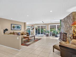 18 Roundtree Drive, Melville NY 11747