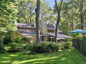 18 Roundtree Drive, Melville NY 11747