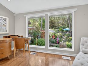 18 Roundtree Drive, Melville NY 11747
