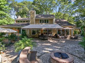 18 Roundtree Drive, Melville NY 11747