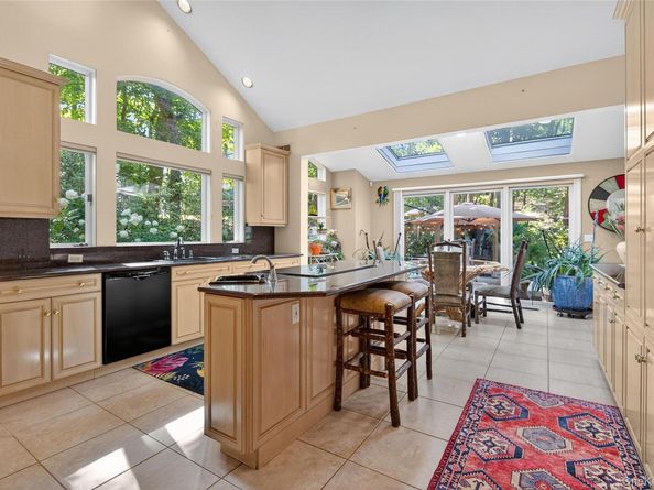 18 Roundtree Drive, Melville NY 11747