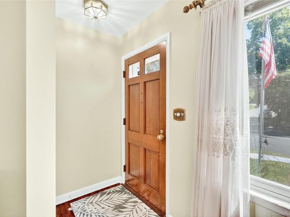 37 Parkview Court, White Plains NY 10603