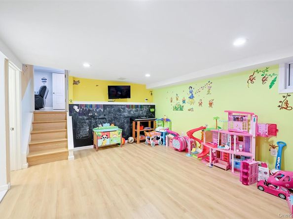 104 Beverly Place, Levittown NY 11756