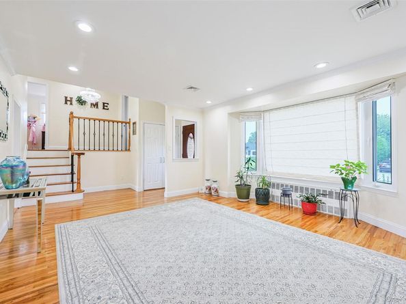 104 Beverly Place, Levittown NY 11756