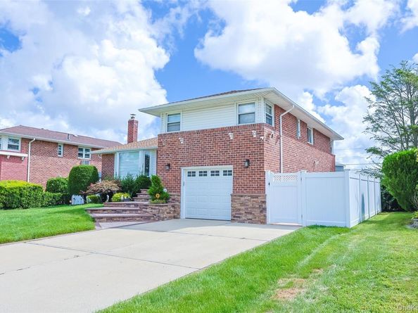 104 Beverly Place, Levittown NY 11756