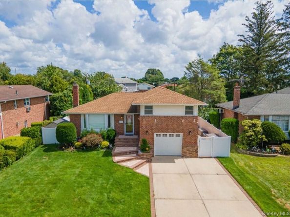 104 Beverly Place, Levittown NY 11756