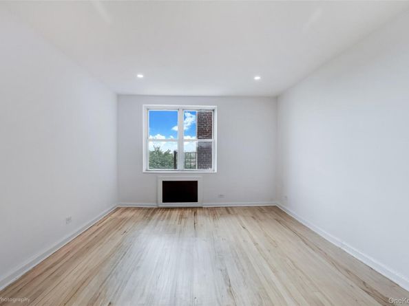 39-20 52nd Street 4D, Woodside NY 11377