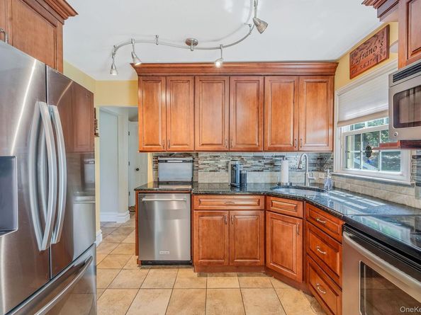 42 Apricot Place, Ronkonkoma NY 11779