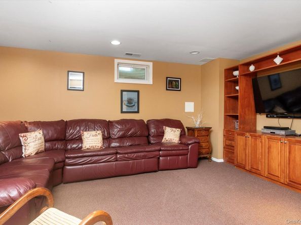 100 Coverly Place, Melville NY 11747