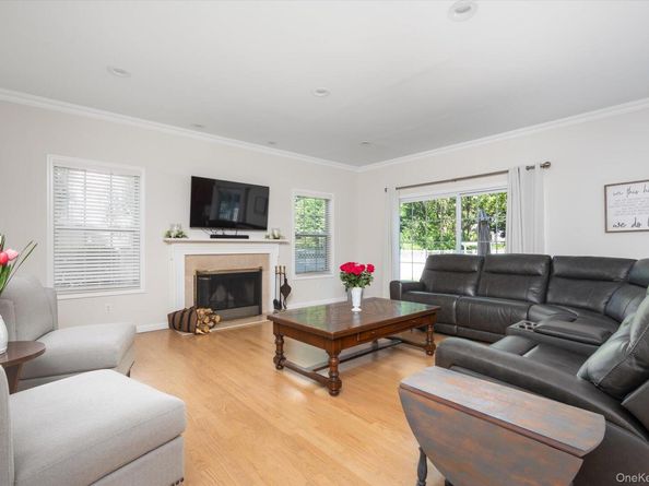 100 Coverly Place, Melville NY 11747
