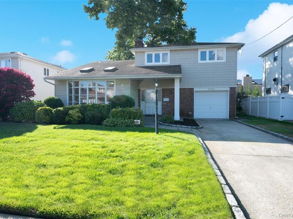 2048 Holland Way, Merrick NY 11566