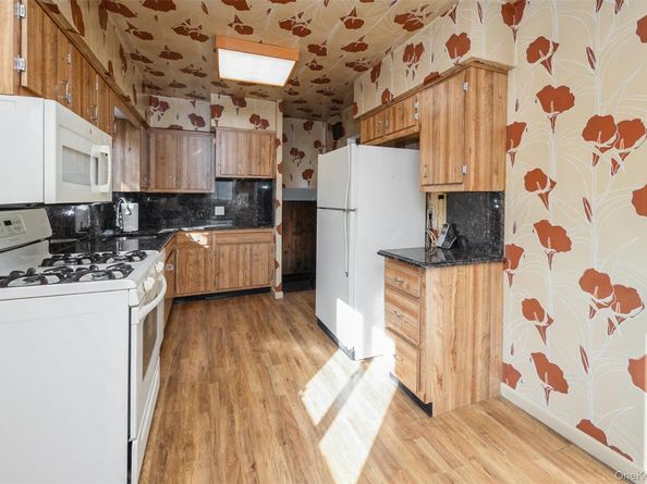 2048 Holland Way, Merrick NY 11566