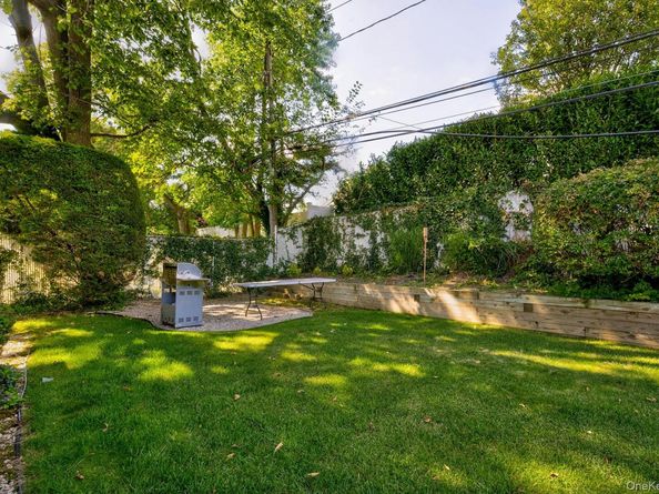 17 Hill Road, Farmingdale NY 11735