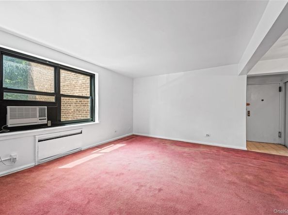 73-45 210th Street 3F, Bayside NY 11364