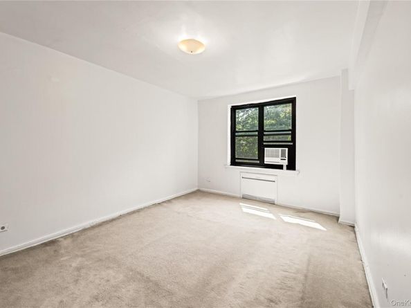 73-45 210th Street 3F, Bayside NY 11364