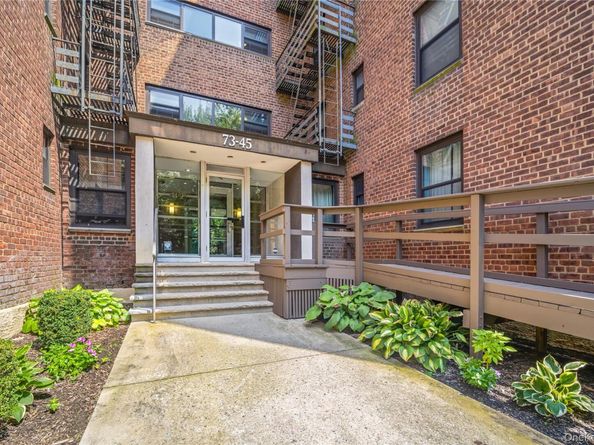 73-45 210th Street 3F, Bayside NY 11364