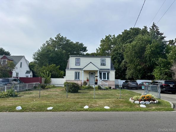 26 E 12th Street, Huntington Station NY 11746