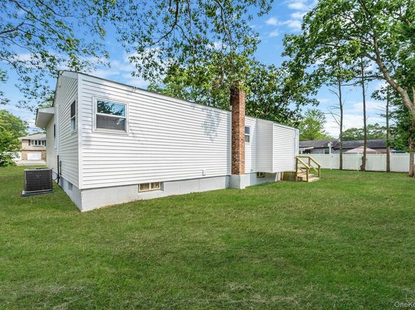 220 Peekskill Avenue, Medford NY 11763
