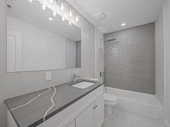 220 Peekskill Avenue, Medford NY 11763