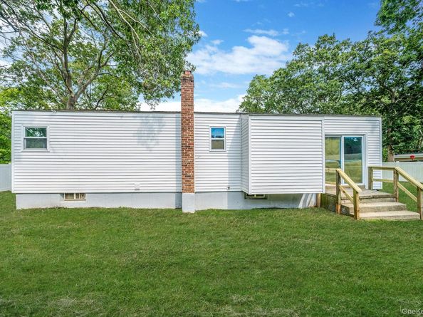 220 Peekskill Avenue, Medford NY 11763
