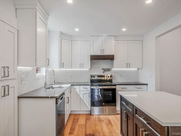 220 Peekskill Avenue, Medford NY 11763