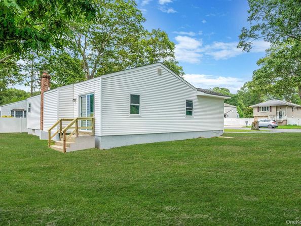 220 Peekskill Avenue, Medford NY 11763