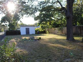 16 Daisy Place, Selden NY 11784
