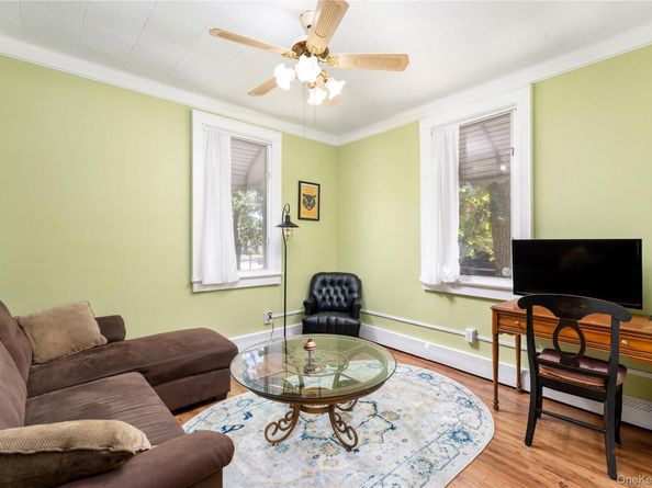 16 Daisy Place, Selden NY 11784