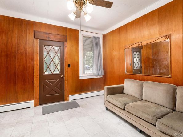 16 Daisy Place, Selden NY 11784
