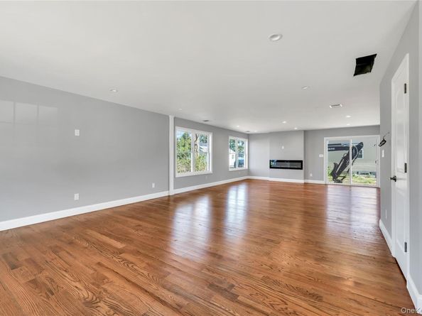 21 Fulton Street, West Babylon NY 11704
