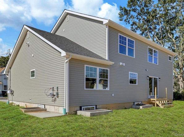 21 Fulton Street, West Babylon NY 11704