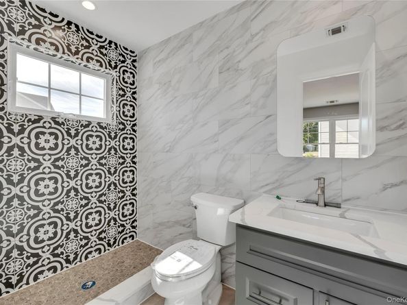 21 Fulton Street, West Babylon NY 11704