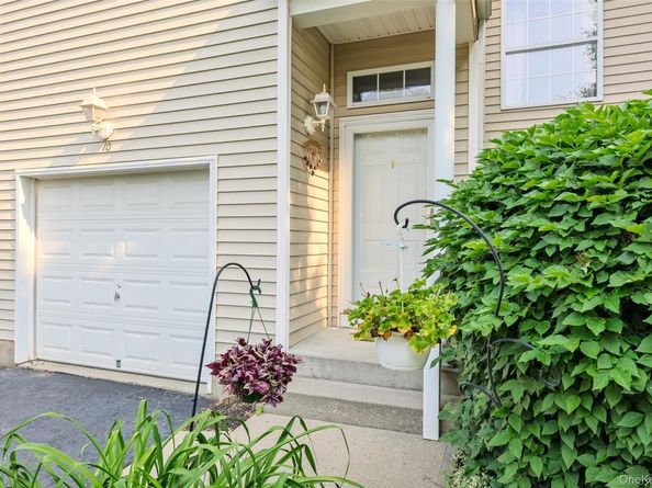 10 Cranberry Circle, Medford NY 11763