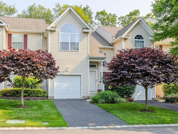 10 Cranberry Circle, Medford NY 11763