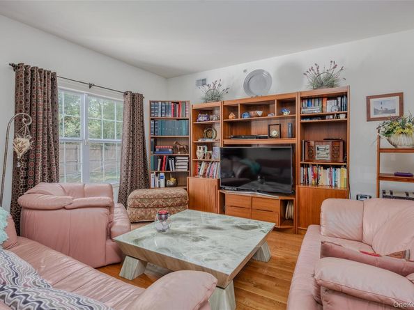 10 Cranberry Circle, Medford NY 11763
