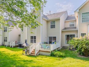 10 Cranberry Circle, Medford NY 11763