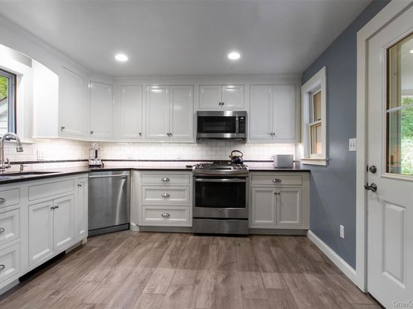 15 Old School Lane, Pleasantville NY 10570