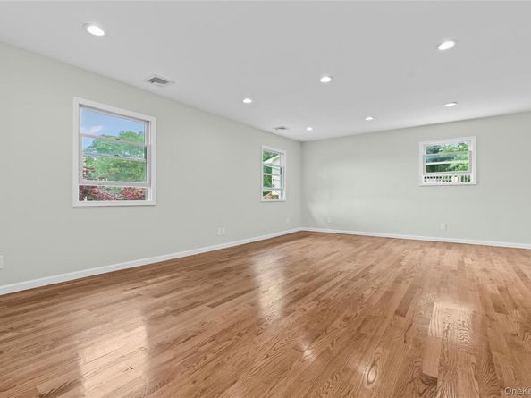 350 Holbrook Road, Ronkonkoma NY 1779