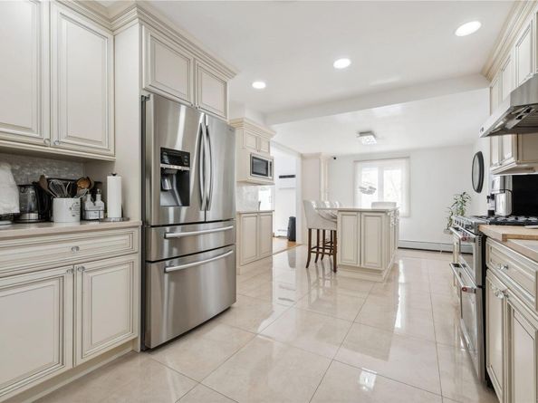 72 Shinbone Lane, Commack NY 11725