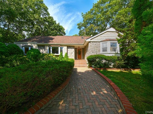 4 Village Hill Drive, Dix Hills NY 11746