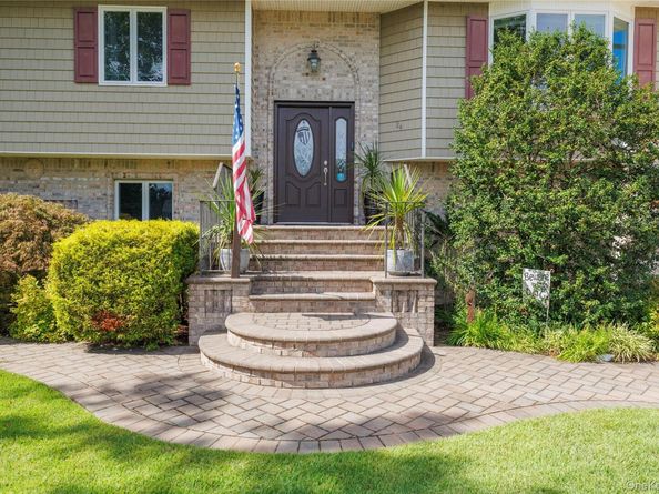 24 Sal Court, Bohemia NY 11716
