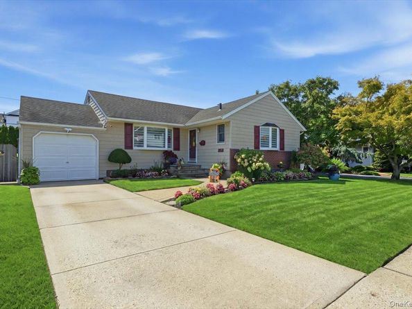 809 Garden Drive, Franklin Square NY 11010