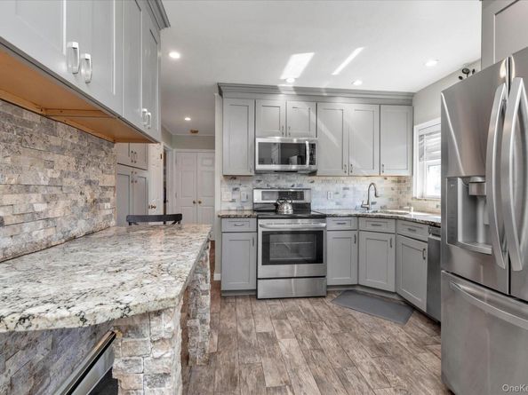 157 Land Lane, Westbury NY 11590