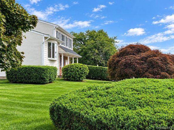 2 Carol Avenue, Farmingville NY 11738