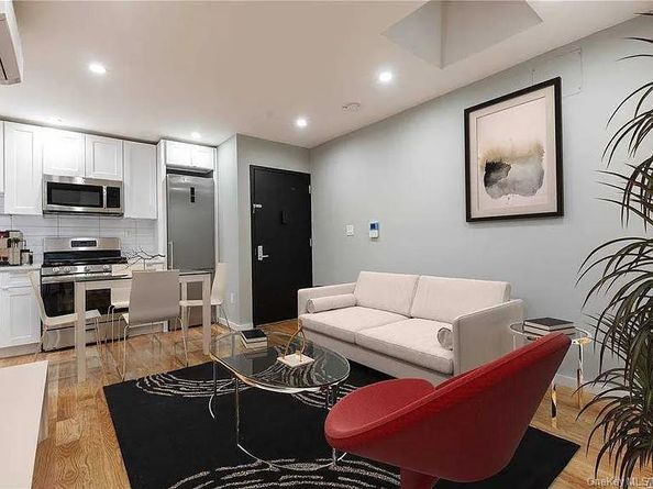 12615 Jamaica Avenue, Richmond Hill NY 11418