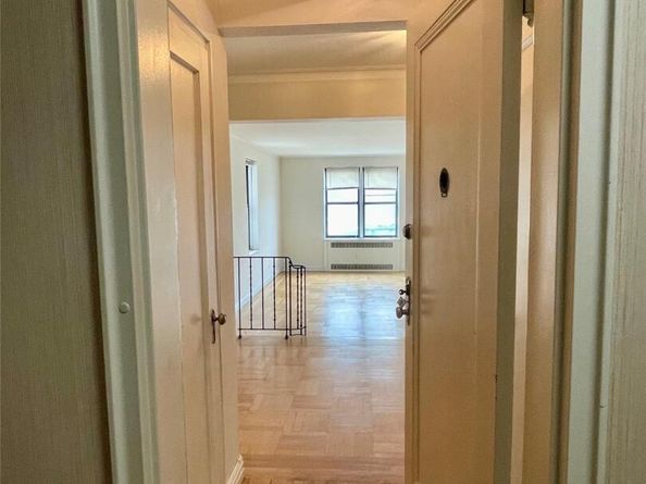 210 Martine Avenue 5D, White Plains NY 10601